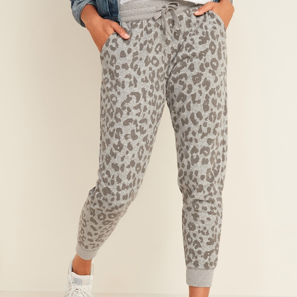 Old Navy Women's Plus Size 4X 4 4XL Mid-Rise Tapered-Leg Leopard Jogger Pants